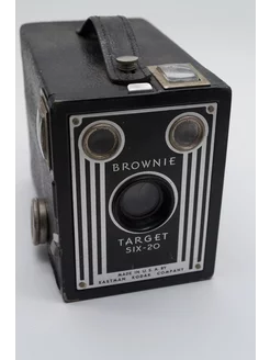 Фотоаппарат Brownie Six-20 Model C ретро