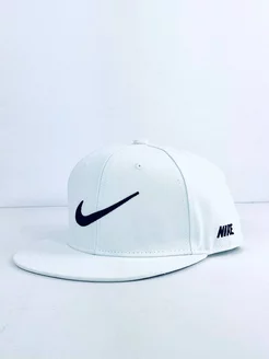 Кепка с прямым козырьком snapback